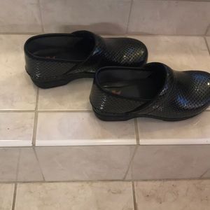 Women’s Dansko black clog shoes XP Size 40